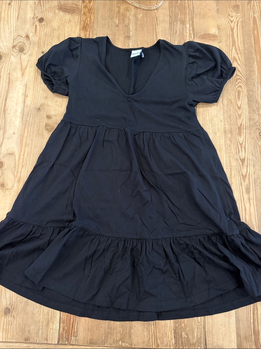 Black Tiered V-Neck Casual Dress with Puff Sleeves